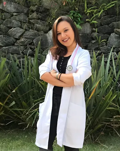 Dra. Caroline Adriani